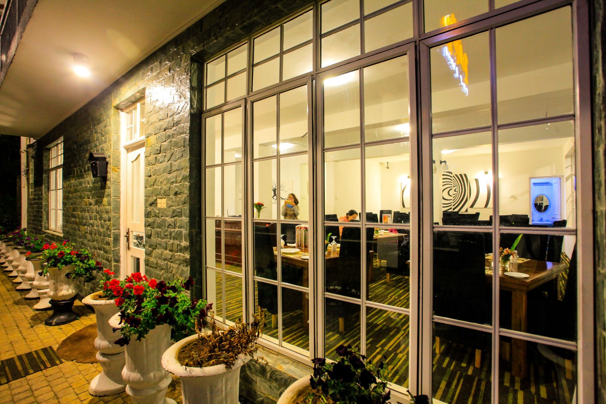La Cottage Boutique Hotel & Restaurant Hotel